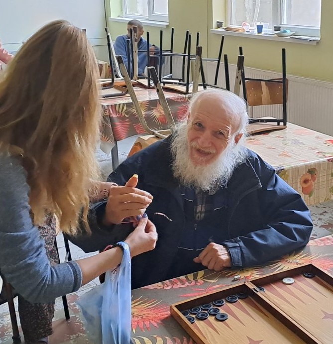 Каритас Русе зарадва своите потребители по случай Баба Марта